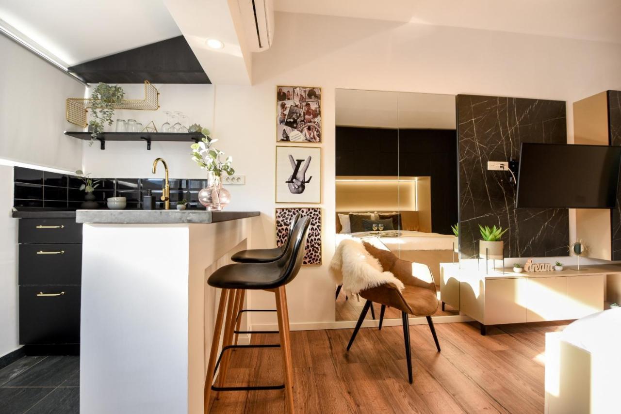 Calea Victoriei Modern Studio - Escape In The City Center Bucarest Esterno foto