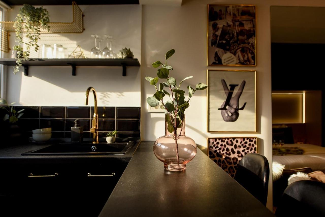Calea Victoriei Modern Studio - Escape In The City Center Bucarest Esterno foto