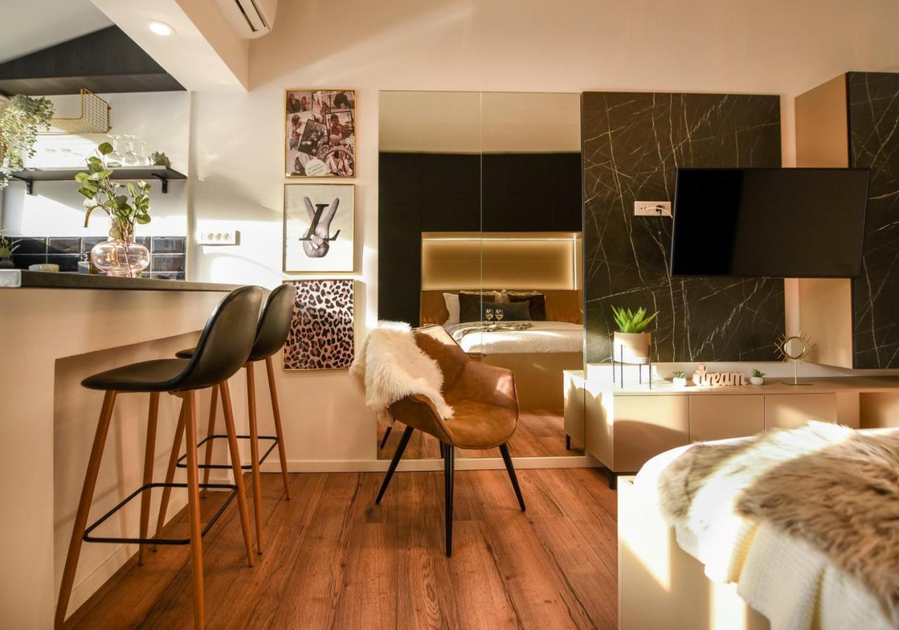 Calea Victoriei Modern Studio - Escape In The City Center Bucarest Esterno foto